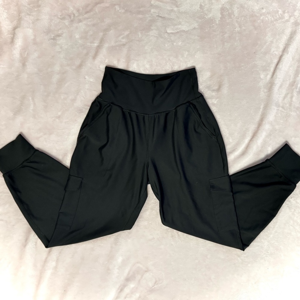 Old Navy Black High Waisted Cargo Joggers – Size 8